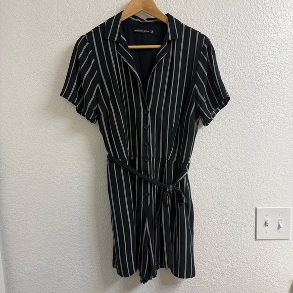 Abercrombie and Fitch black romper with white stripes size medium - Picture 1 of 3